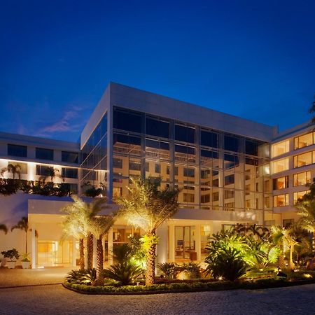 Radisson Blu Plaza Hotel Hyderabad Banjara Hills Eksteriør billede The hotel at night