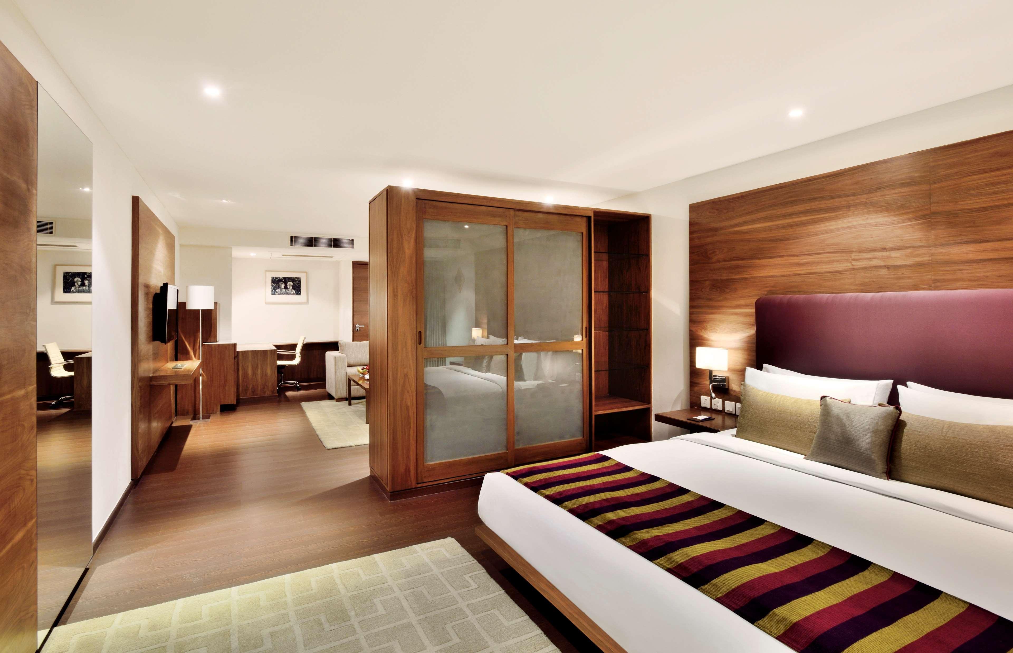 Radisson Blu Plaza Hotel Hyderabad Banjara Hills Eksteriør billede Suite room at The Park, New Delhi