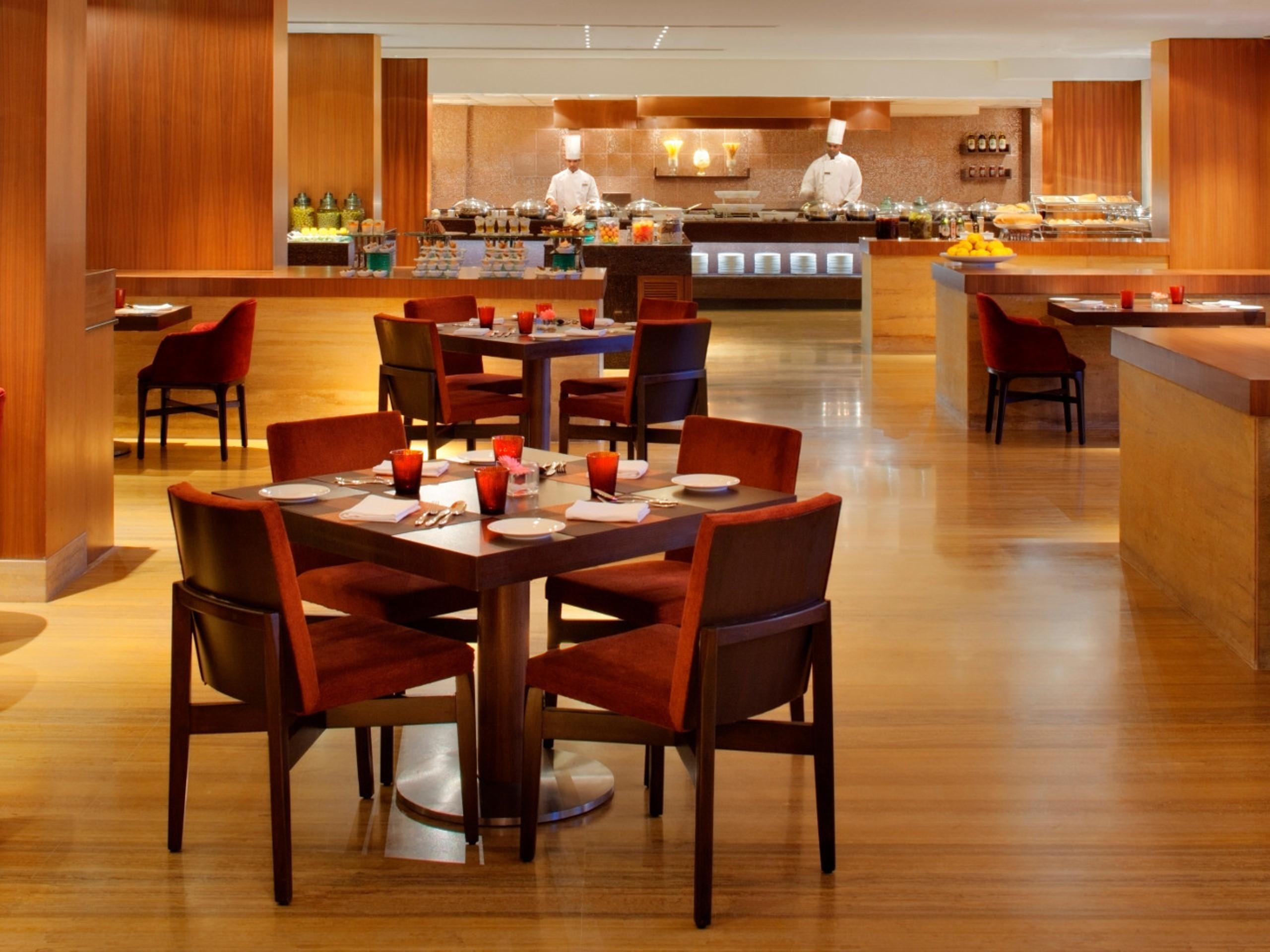 Radisson Blu Plaza Hotel Hyderabad Banjara Hills Eksteriør billede The restaurant