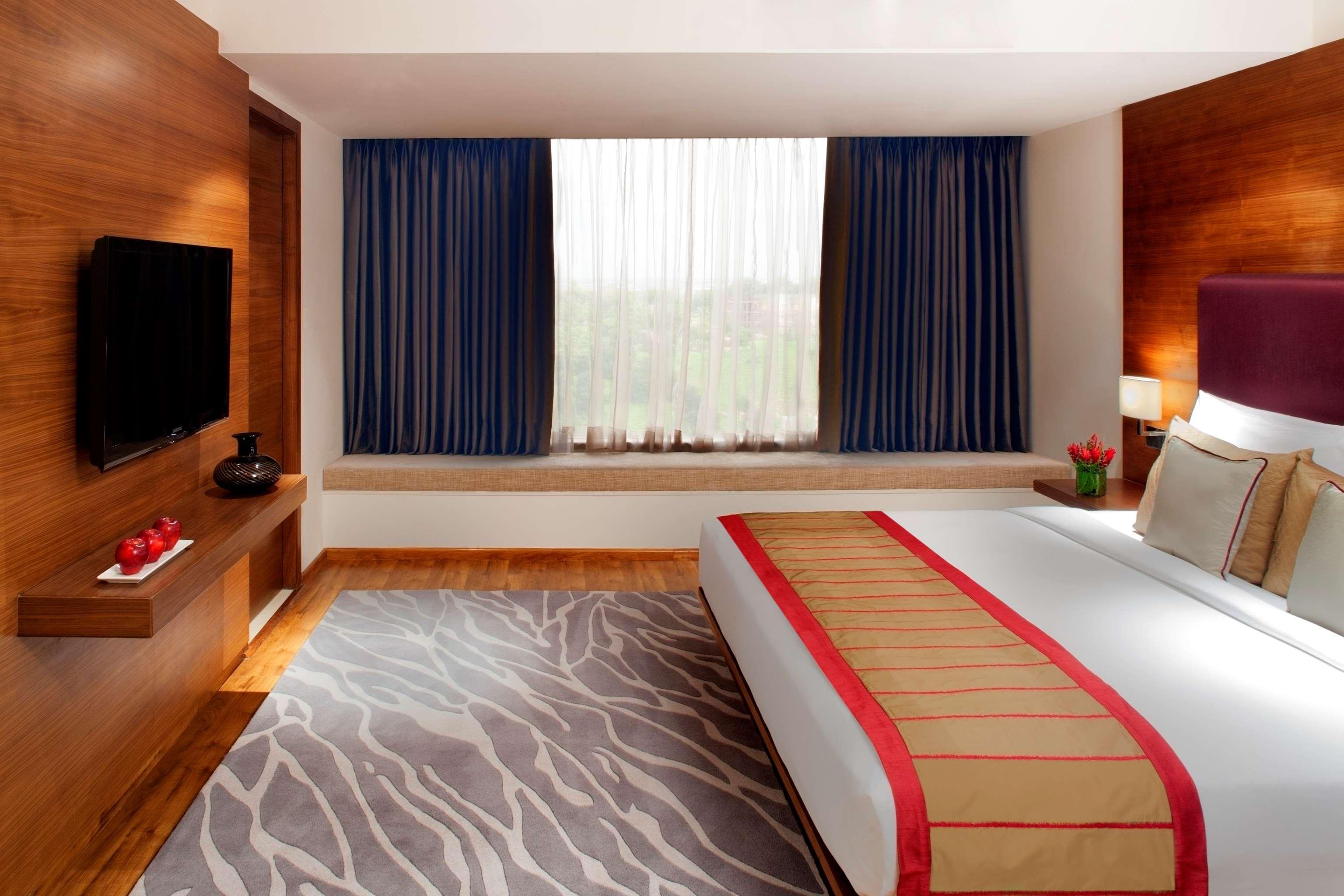 Radisson Blu Plaza Hotel Hyderabad Banjara Hills Eksteriør billede Deluxe Room
