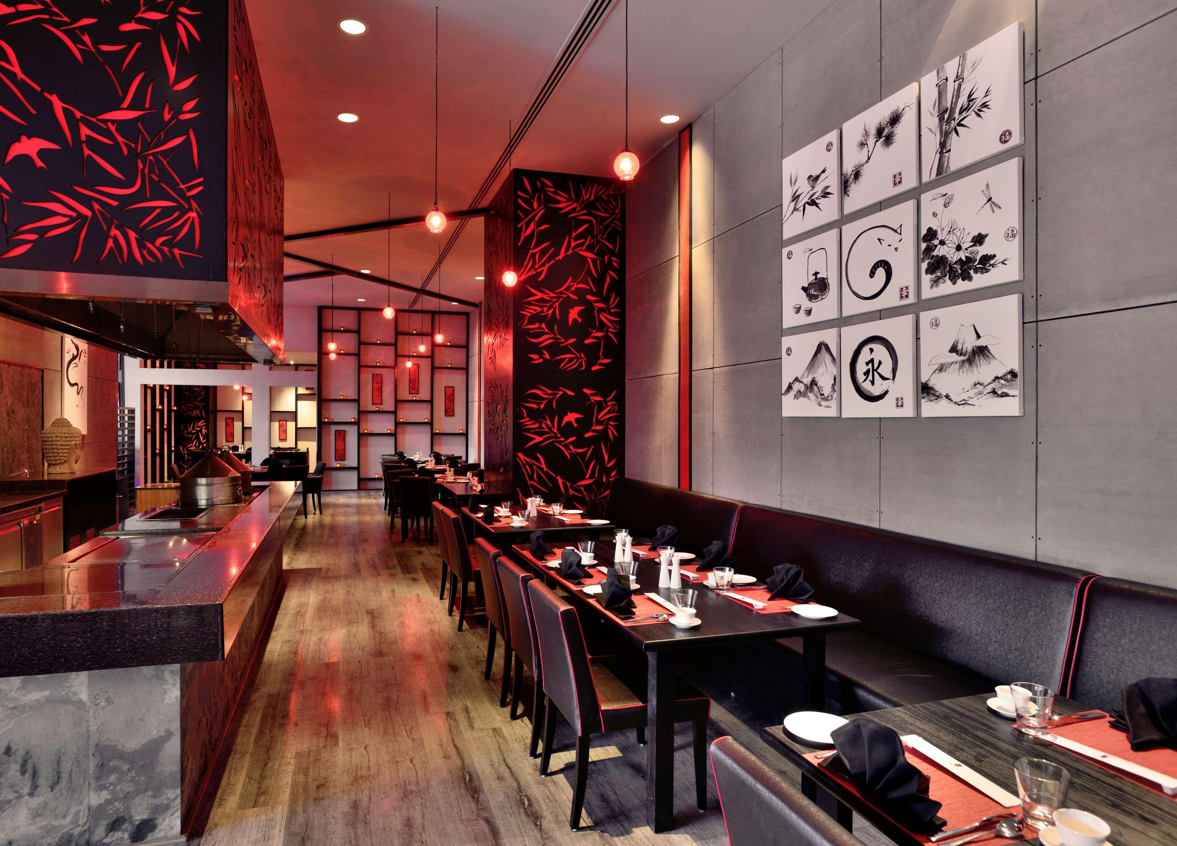Radisson Blu Plaza Hotel Hyderabad Banjara Hills Eksteriør billede Interior of a restaurant