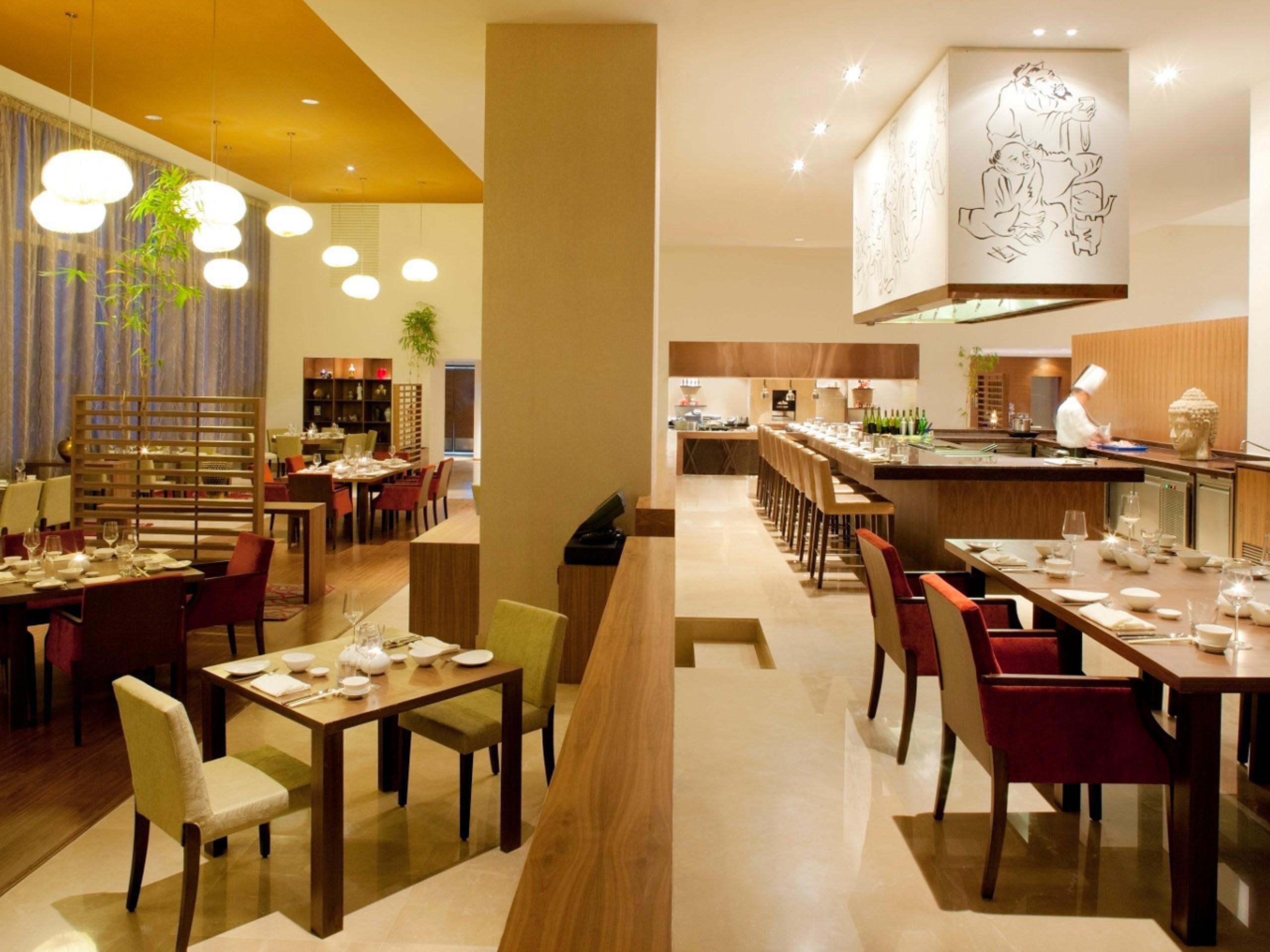 Radisson Blu Plaza Hotel Hyderabad Banjara Hills Eksteriør billede The restaurant