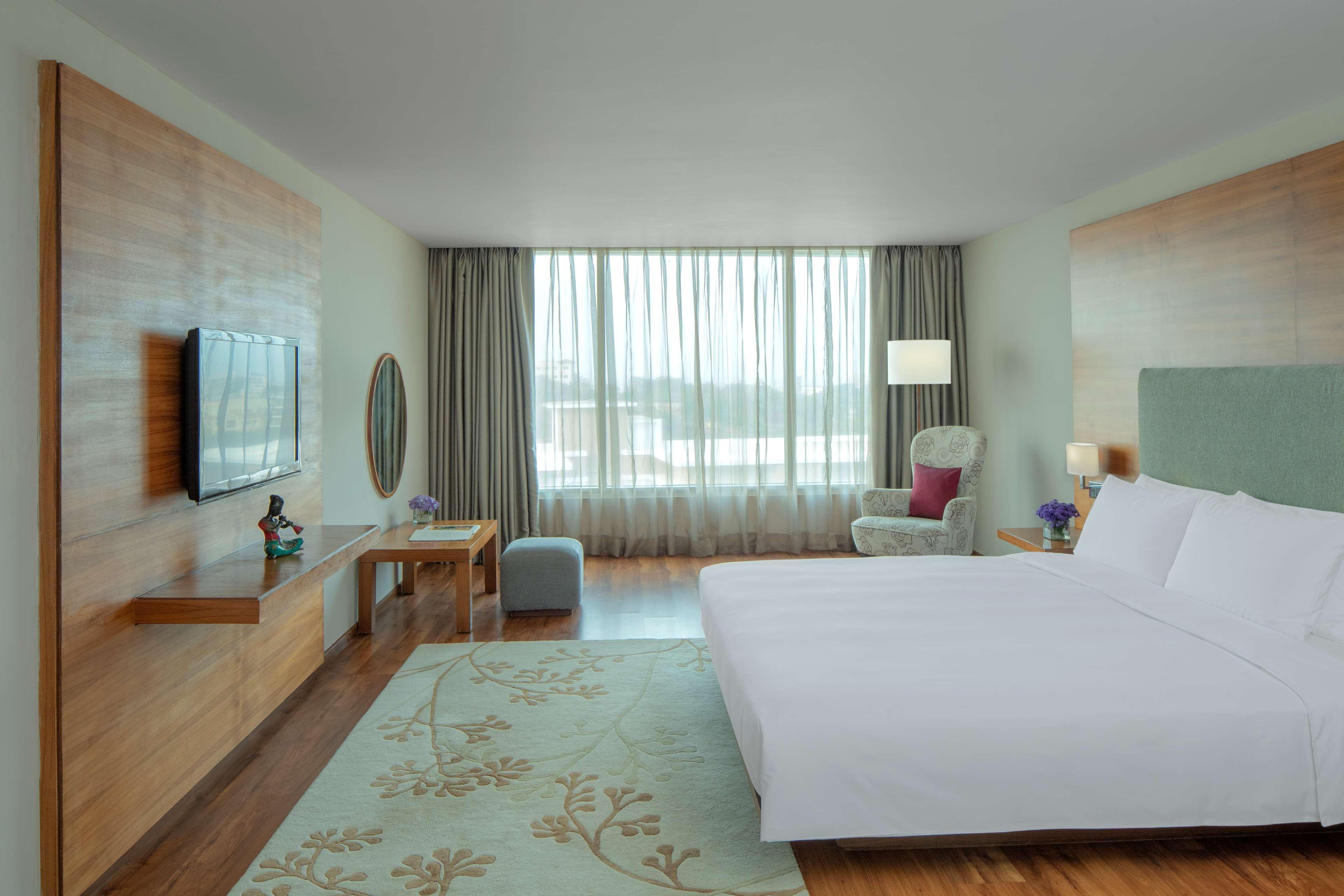 Radisson Blu Plaza Hotel Hyderabad Banjara Hills Eksteriør billede Deluxe Room
