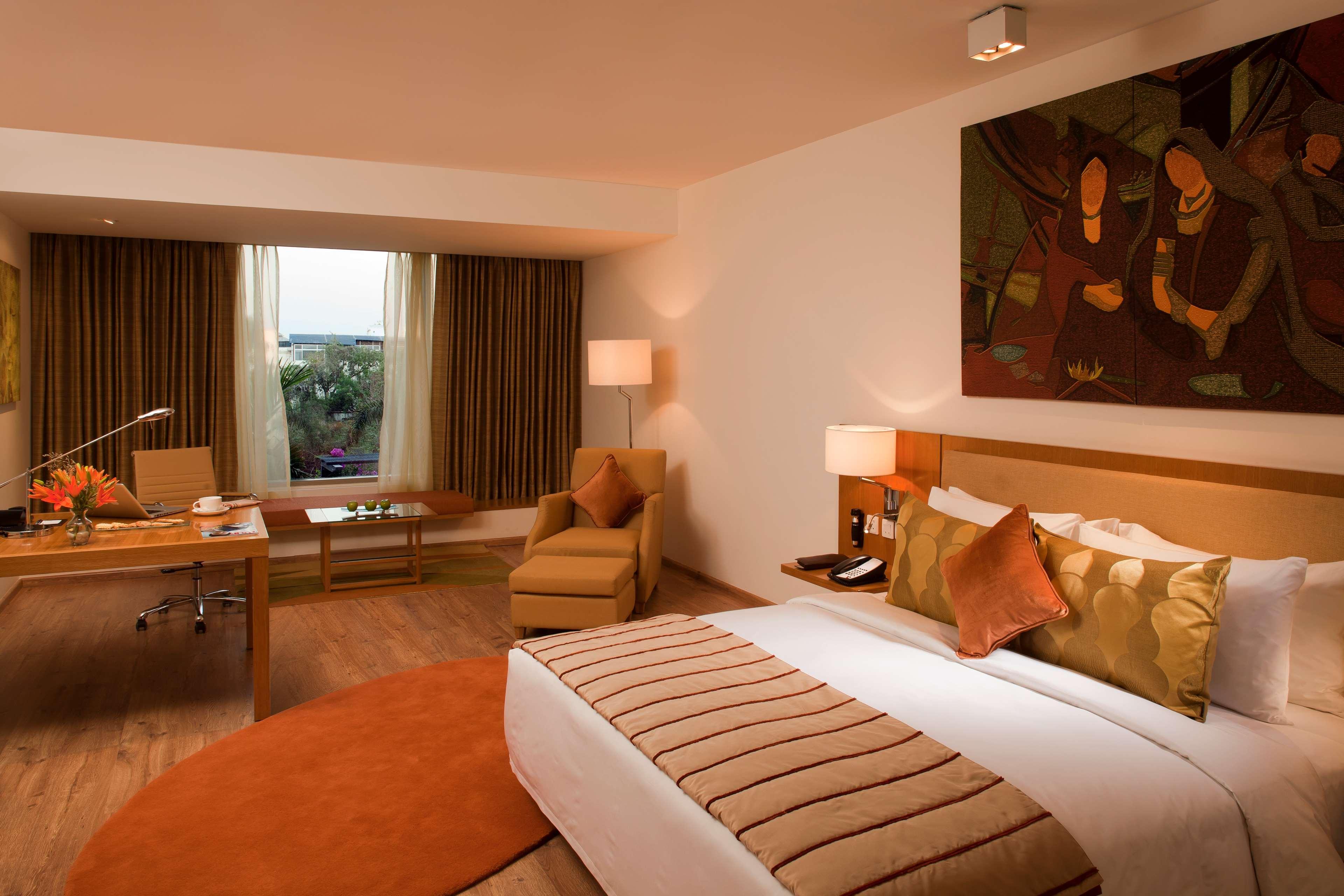 Radisson Blu Plaza Hotel Hyderabad Banjara Hills Værelse billede A room at the Taj Bengal