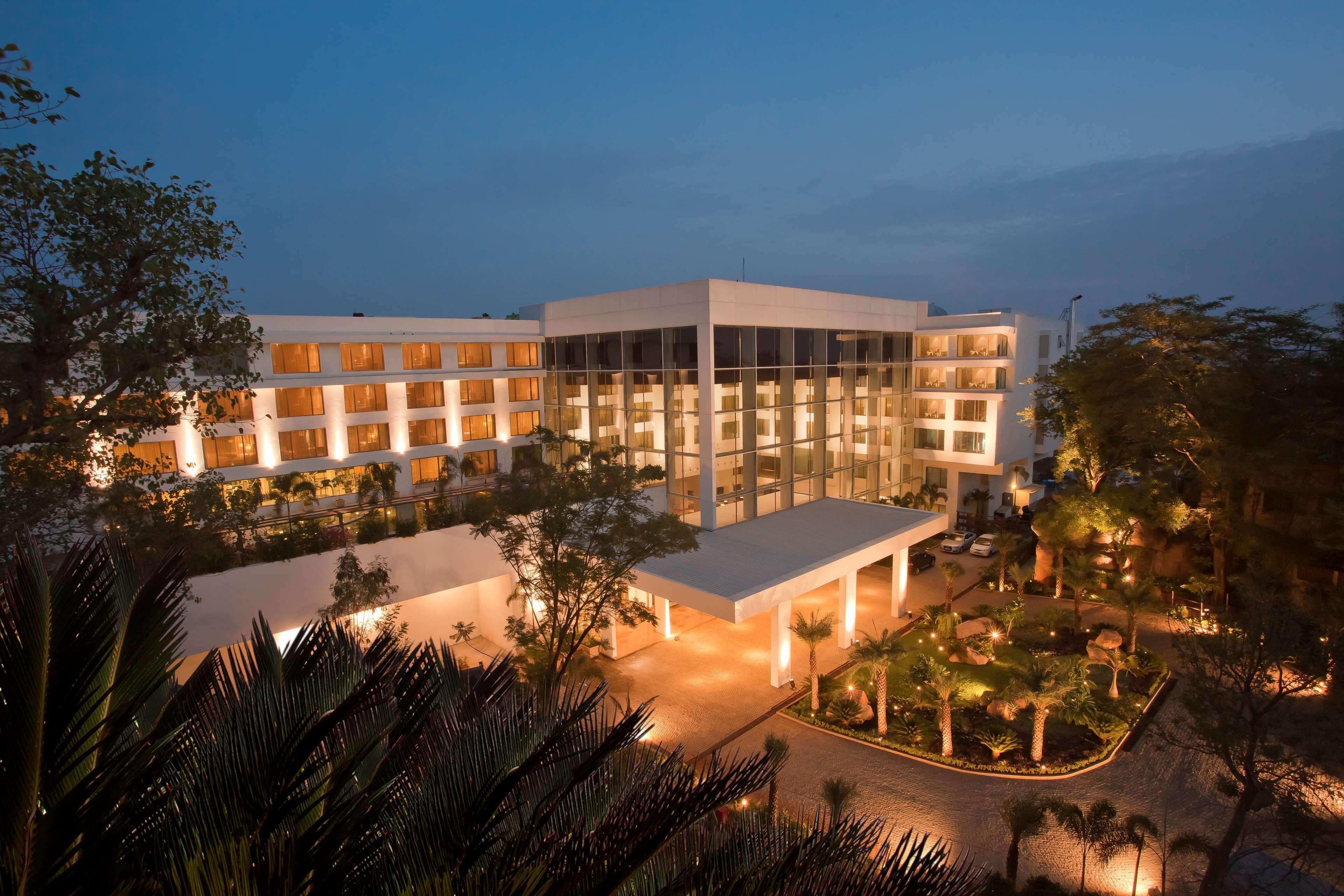 Radisson Blu Plaza Hotel Hyderabad Banjara Hills Eksteriør billede The Royal