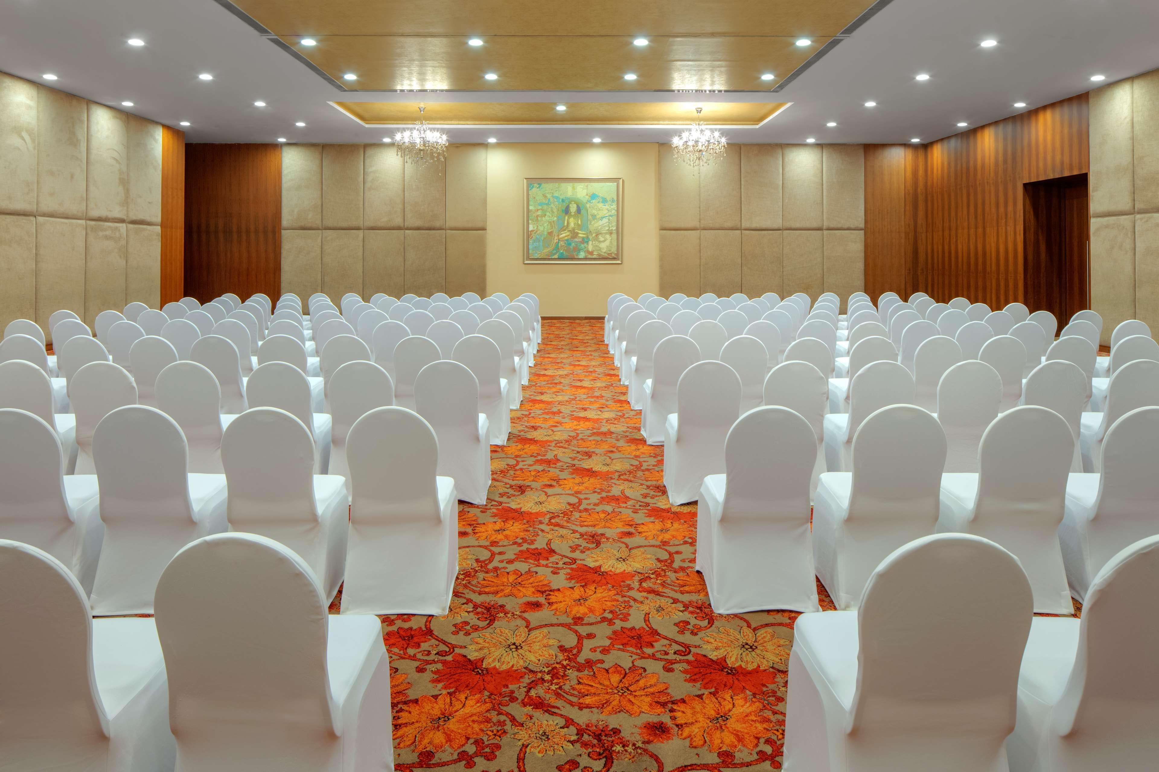 Radisson Blu Plaza Hotel Hyderabad Banjara Hills Eksteriør billede The Grand Ballroom