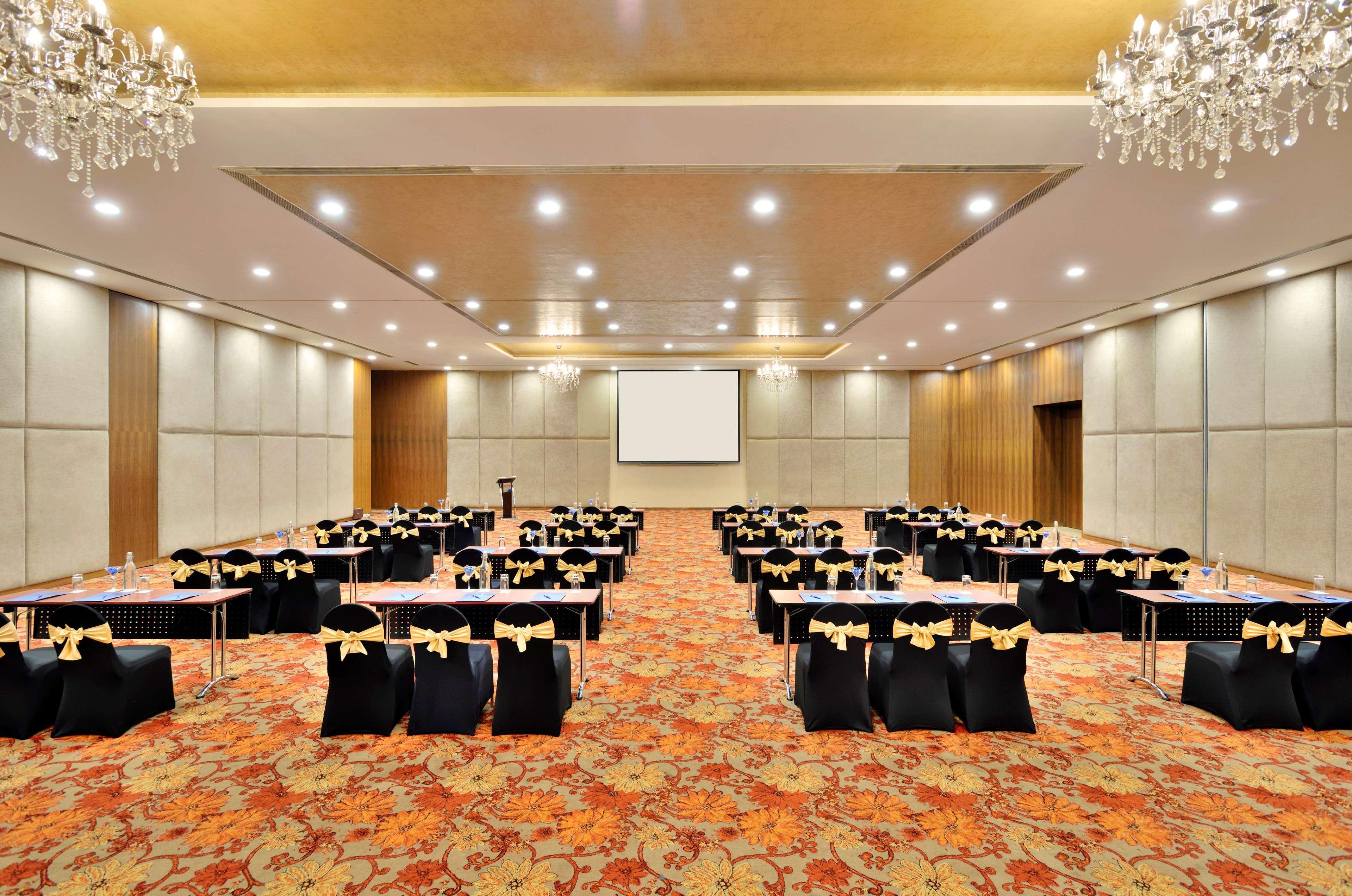 Radisson Blu Plaza Hotel Hyderabad Banjara Hills Eksteriør billede The Royal Hall