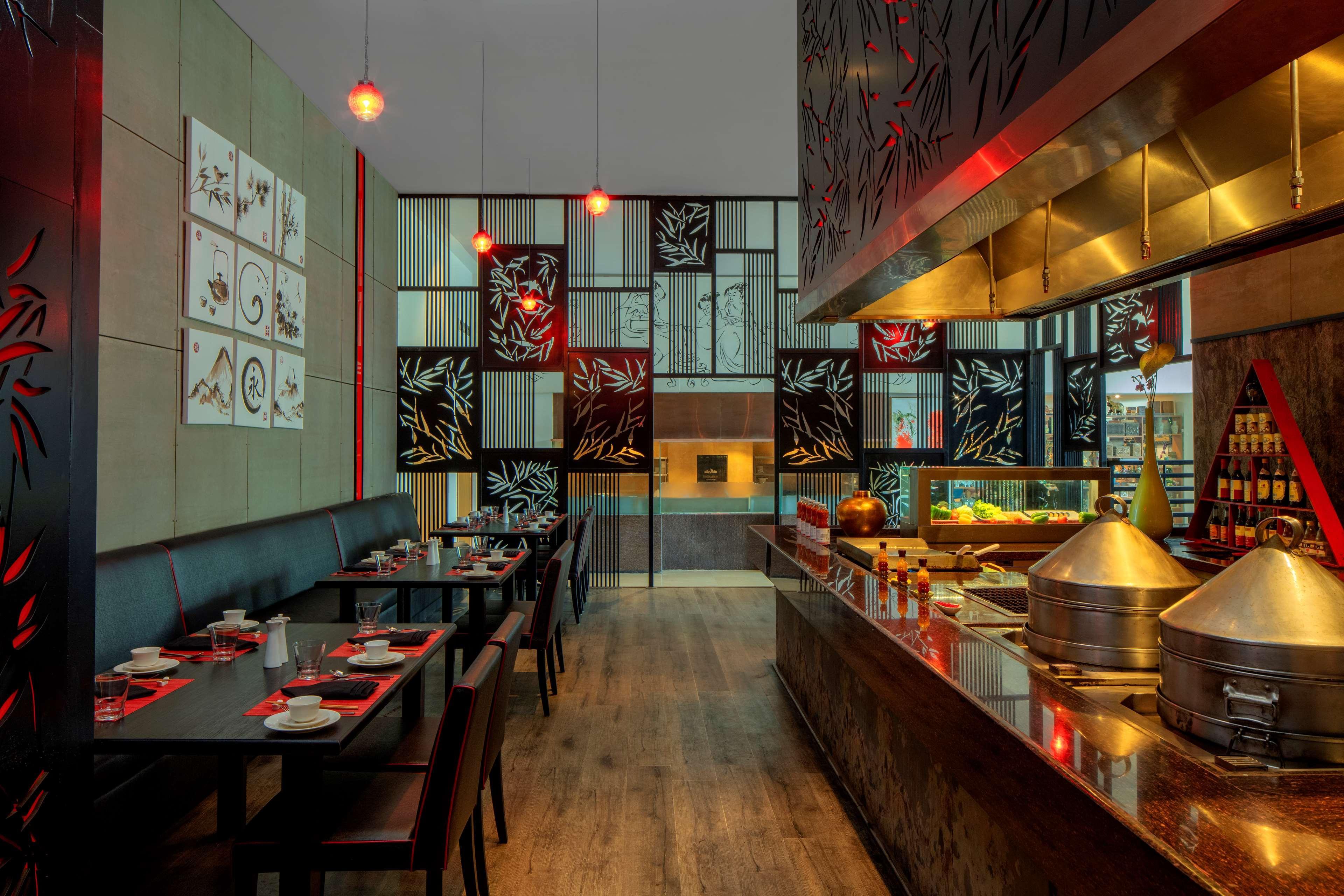Radisson Blu Plaza Hotel Hyderabad Banjara Hills Eksteriør billede The interior of a restaurant in the United Arab Emirates