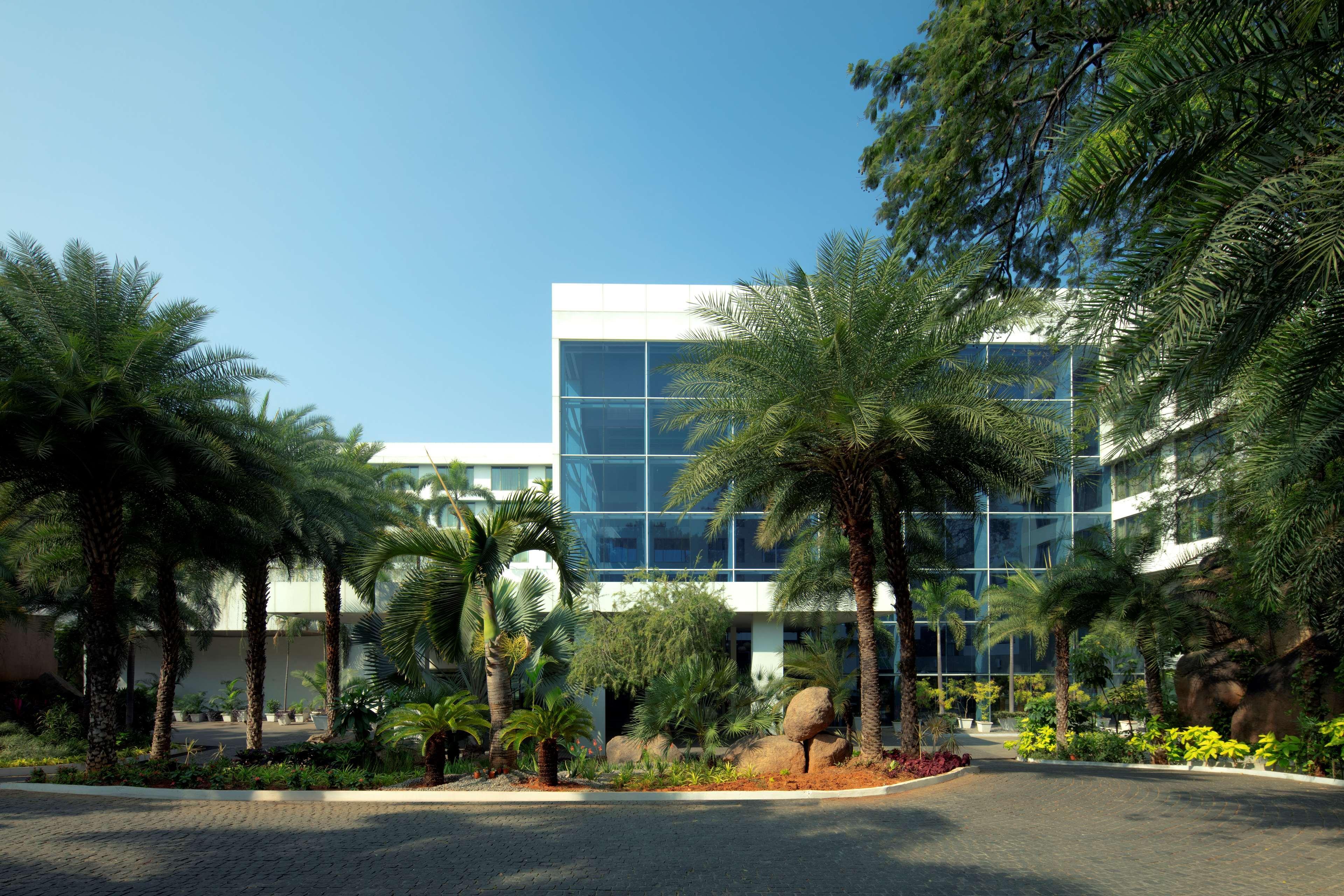 Radisson Blu Plaza Hotel Hyderabad Banjara Hills Eksteriør billede The Infosys campus in Mysore