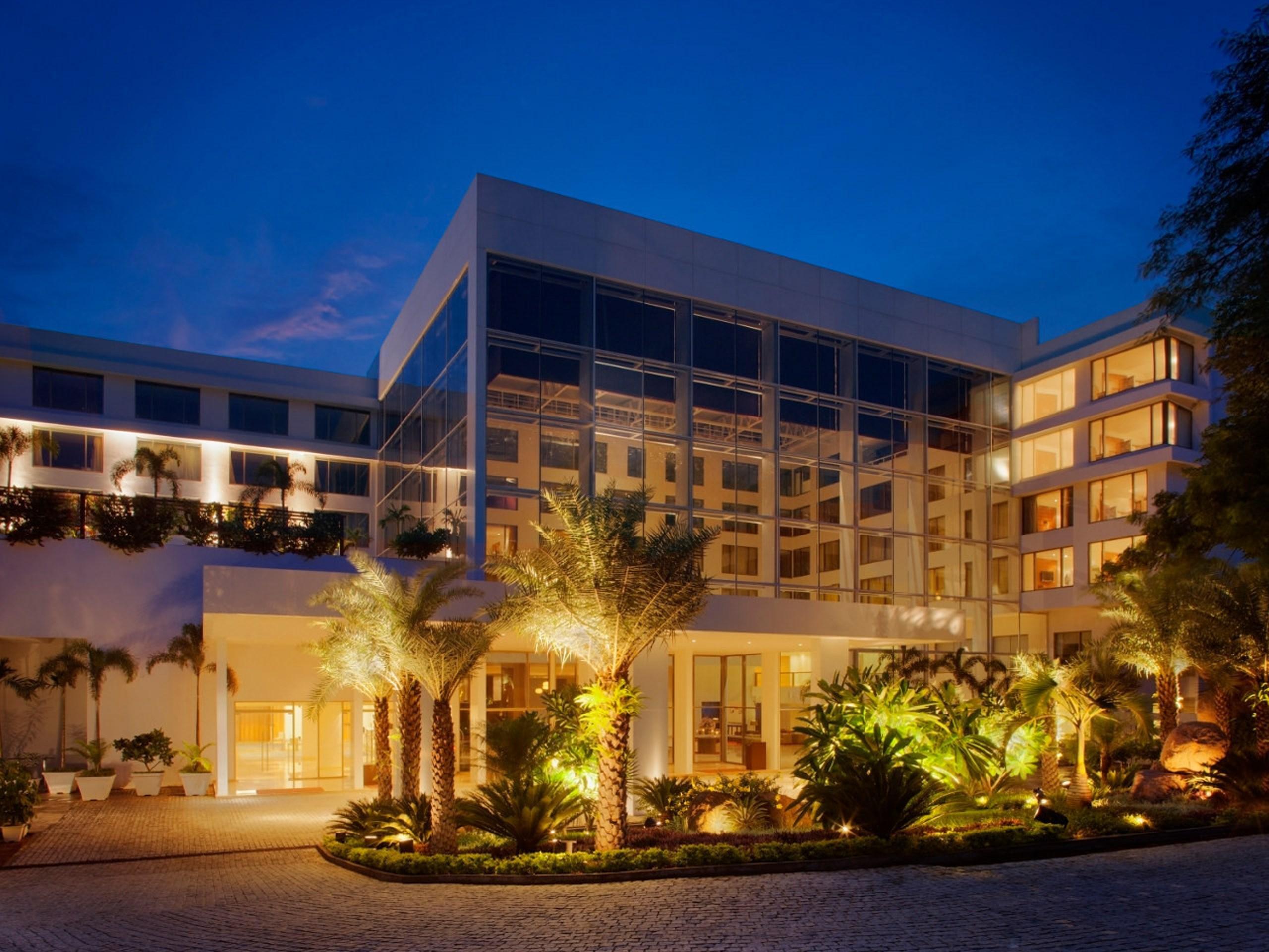 Radisson Blu Plaza Hotel Hyderabad Banjara Hills Eksteriør billede The Royal
