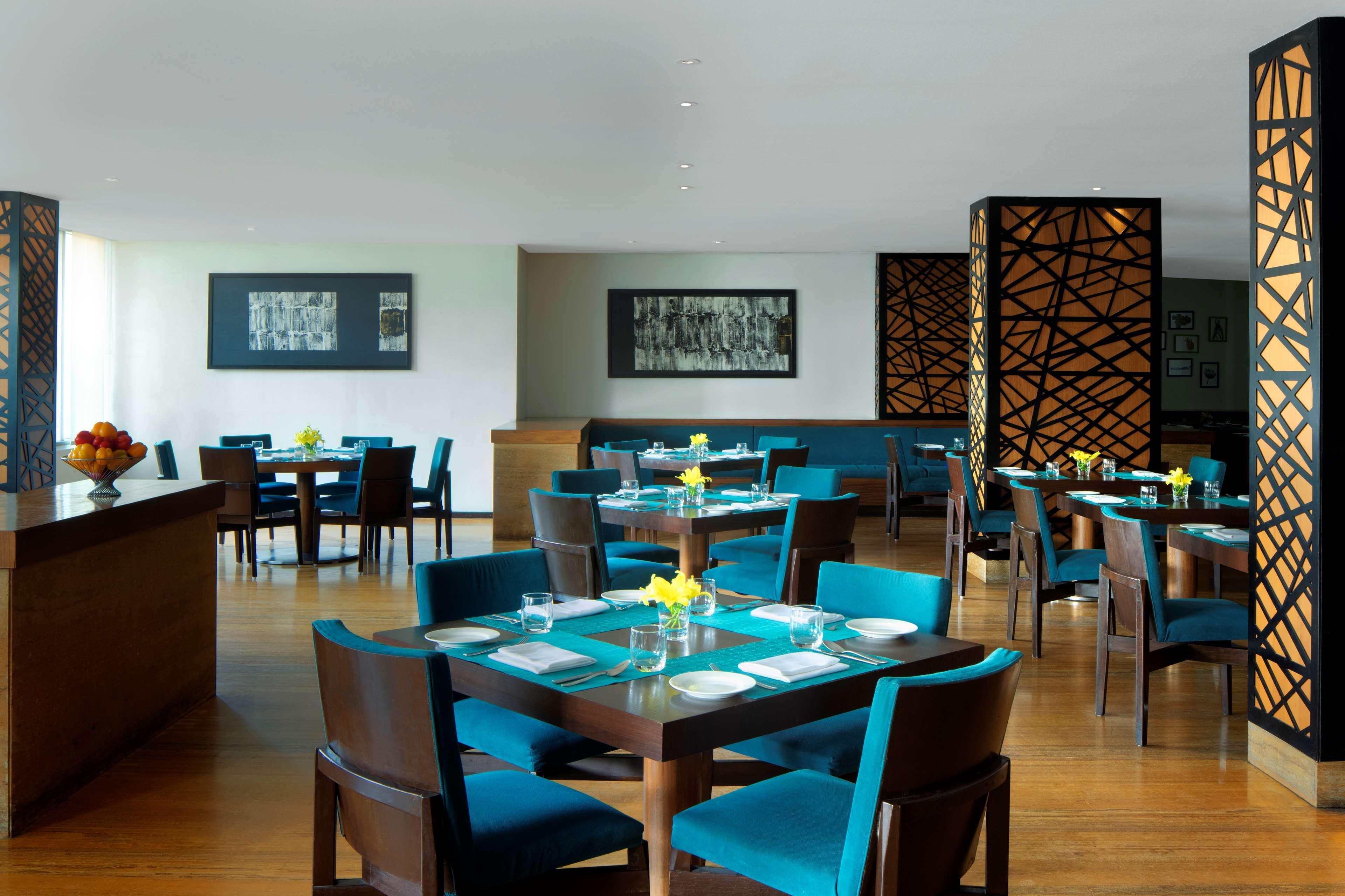 Radisson Blu Plaza Hotel Hyderabad Banjara Hills Eksteriør billede The Park, Hyderabad