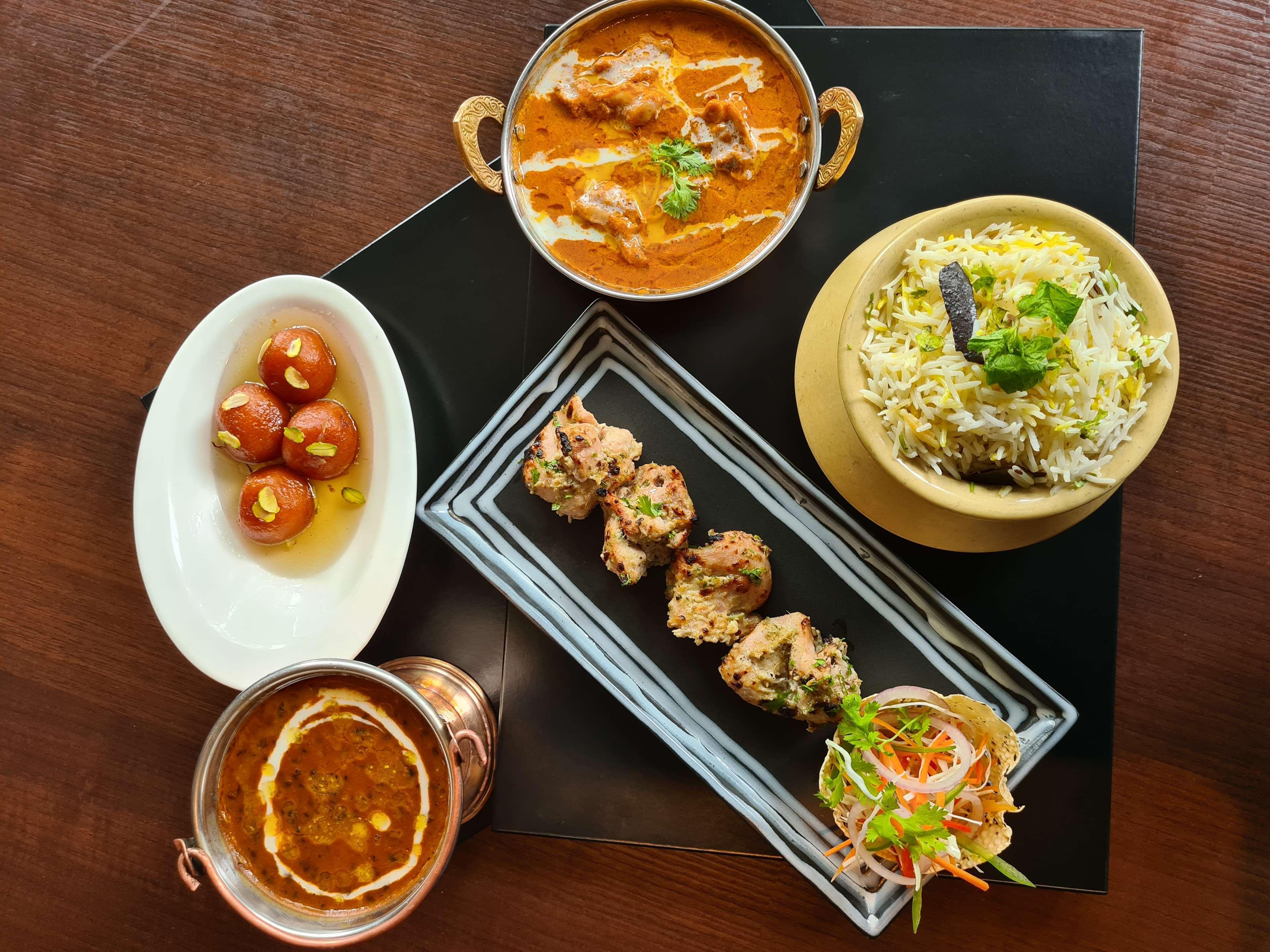 Radisson Blu Plaza Hotel Hyderabad Banjara Hills Eksteriør billede Indian cuisine