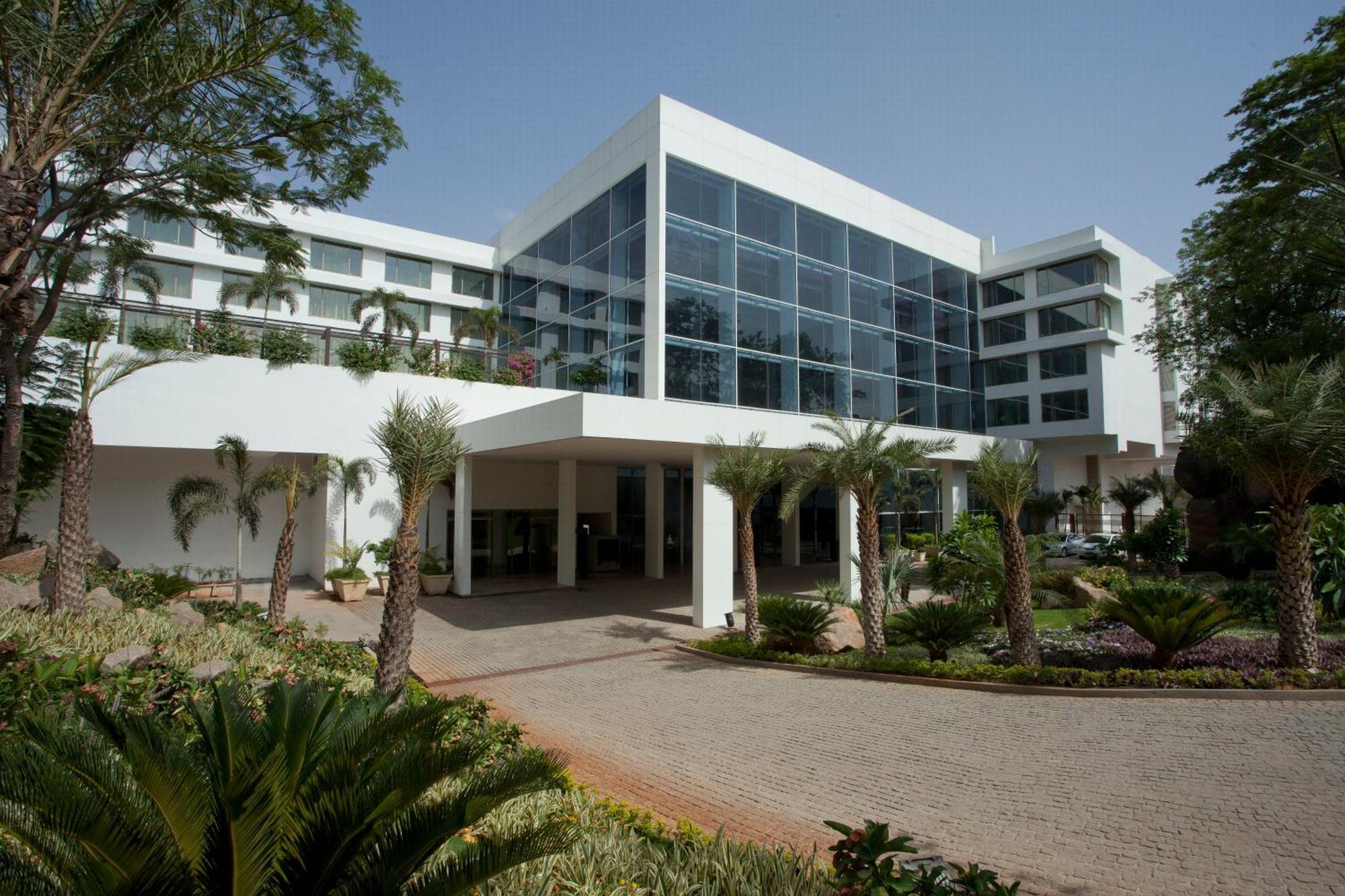 Radisson Blu Plaza Hotel Hyderabad Banjara Hills Eksteriør billede The Taj Bengal