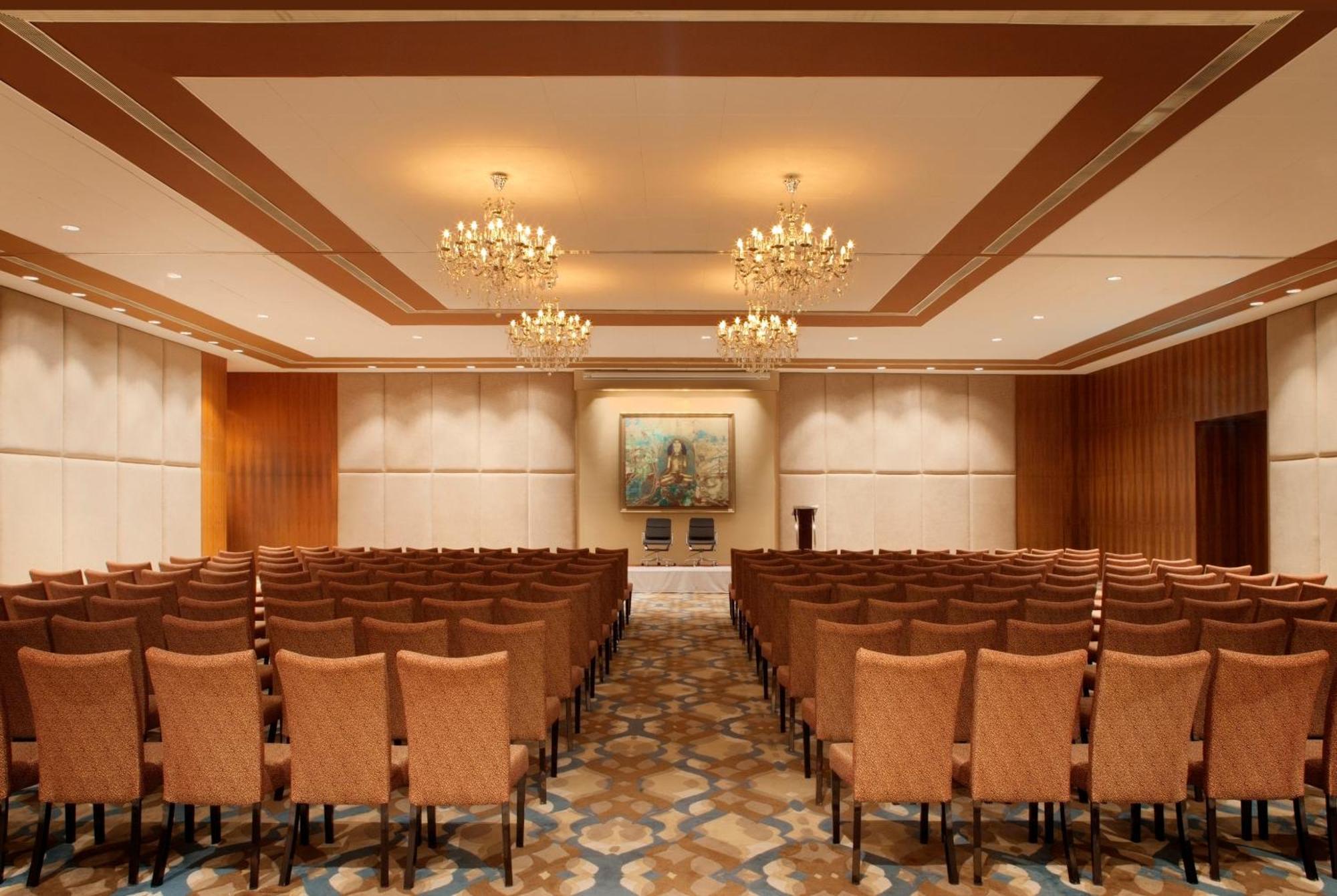 Radisson Blu Plaza Hotel Hyderabad Banjara Hills Business billede The ballroom at the hotel